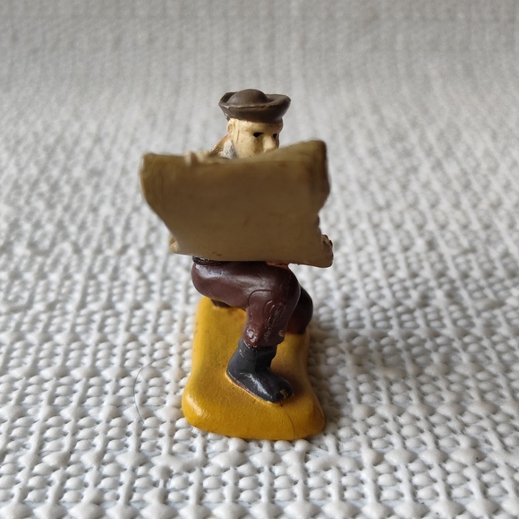 Free with $10+ purchase🍭Safari Ltd Pirates Mini Figure - Picture 2 of 5